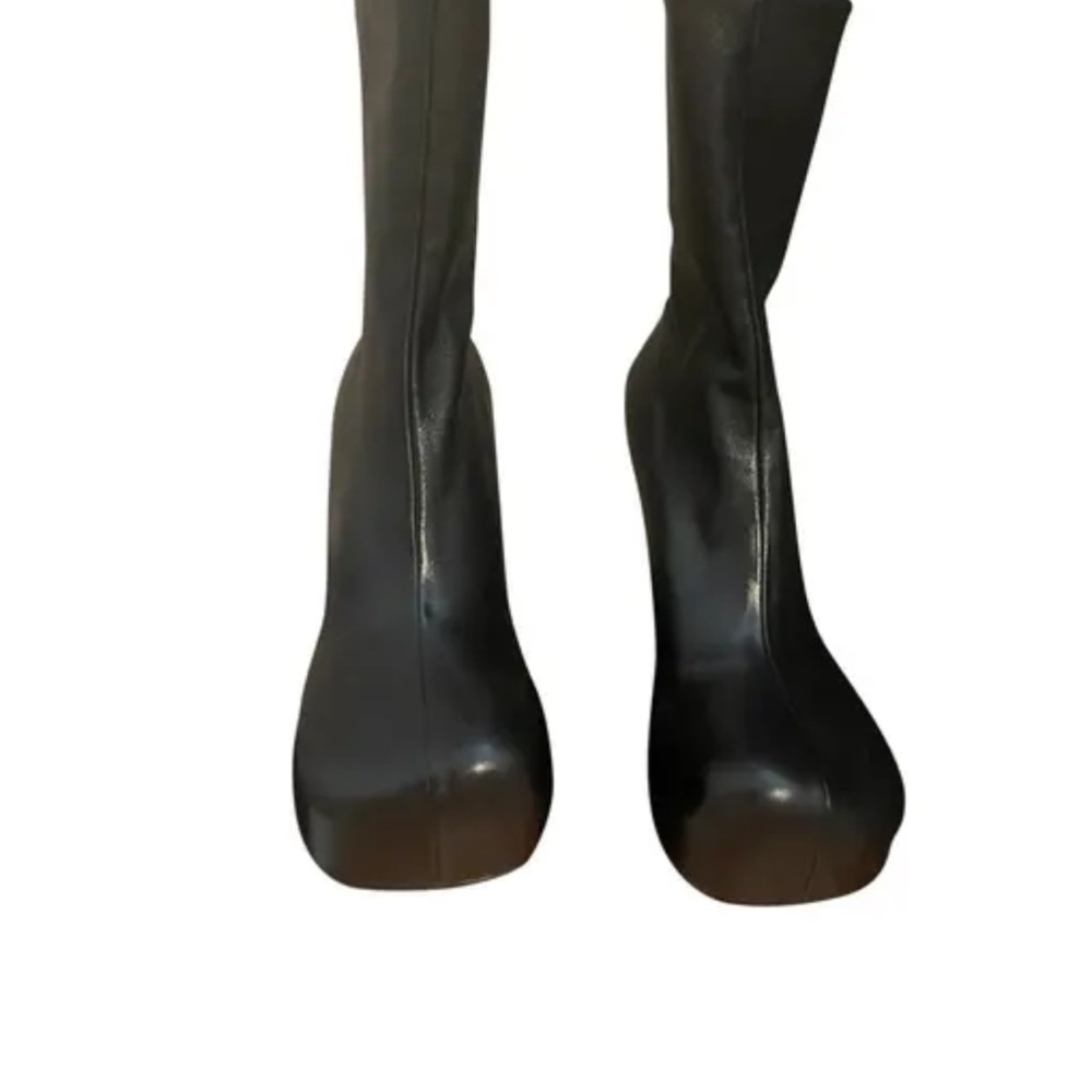 Bottega Veneta Black leather boots 🖤 - Picture 9 of 9